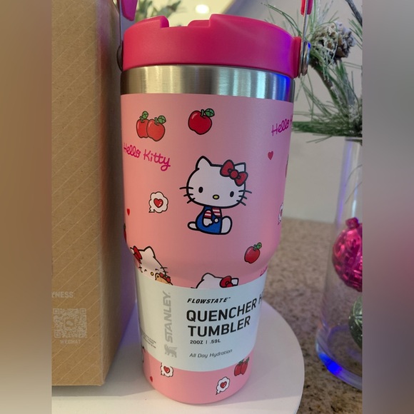 Hello Kitty 20oz Stanley tumbler - Picture 2 of 5